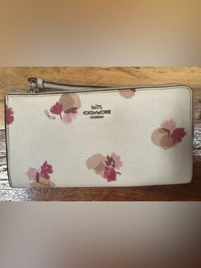 Coach Floral Zip Wallet Inner Compartments Cream Pink Designer Spring